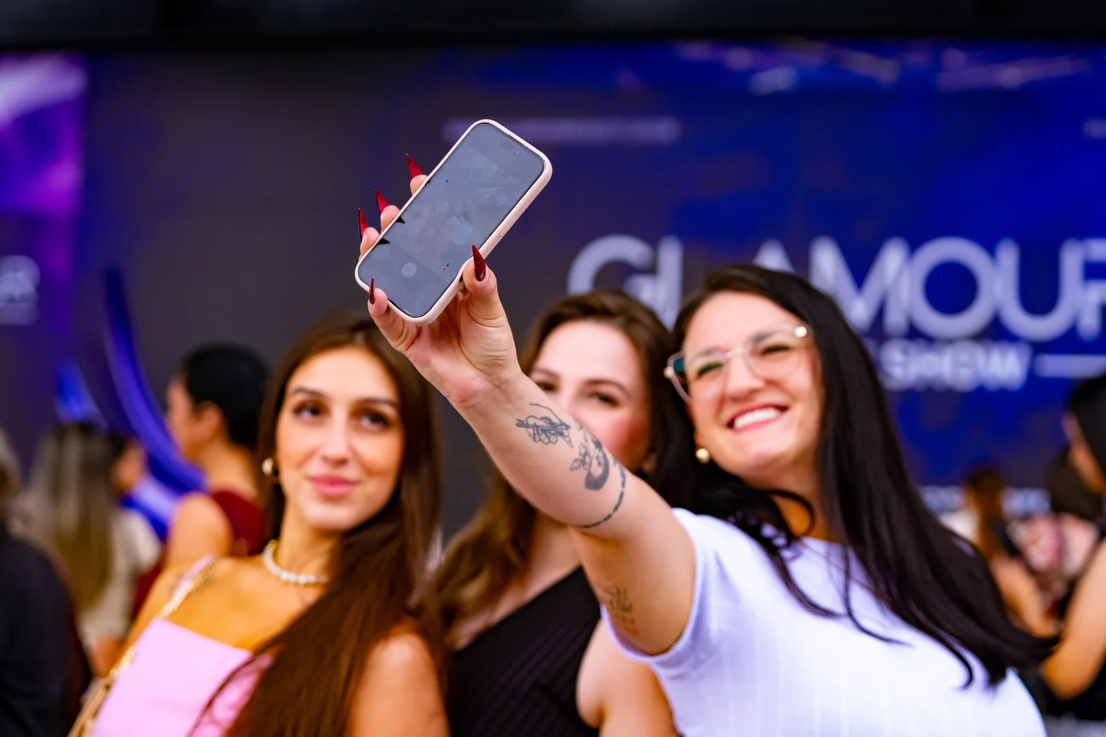 Participantes registrando um momento na Glamour Beauty Show 2026
